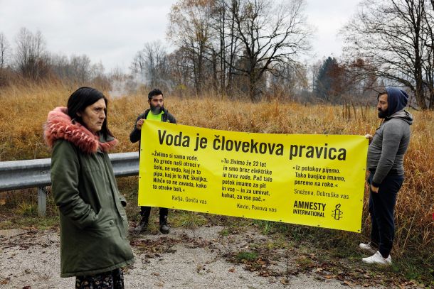 Protest Romov za vodo na mestu sredi polja, kjer bi ribniška občina postavila javno pipo, 19. november 2024, Otavice