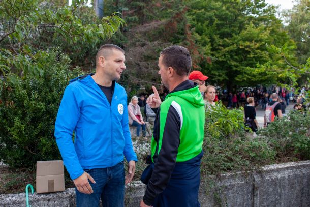 Zoran Stevanović na protestih, ki so pozivali proti ukrepom PCT 