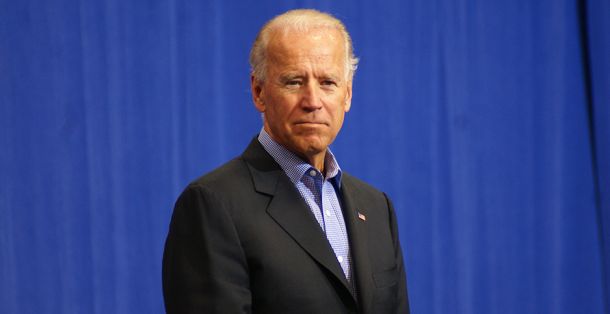 Biden je kljub temu, da je ameriška vlada v času njegovega podpredsedniškega mandata pod Barackom Obamo začela normalizacijo odnosov med ZDA in Kubo, čakal štiri leta, da odpravi Trumpove ukrepe, ki so vključevali tudi nove sankcije