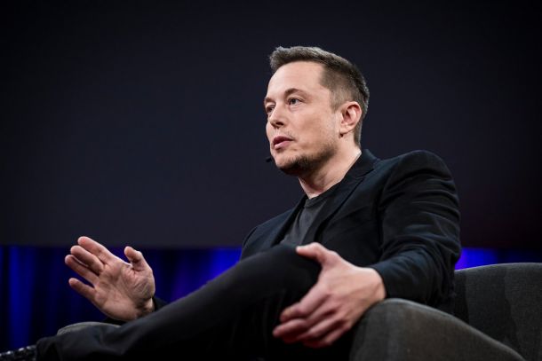 Musk, ki je tesen zaveznik republikanskega predsednika ZDA, se je na plaz kritik na svojem omrežju X odzval z zapisom, da bodo njegovi nasprotniki potrebovali boljše umazane trike