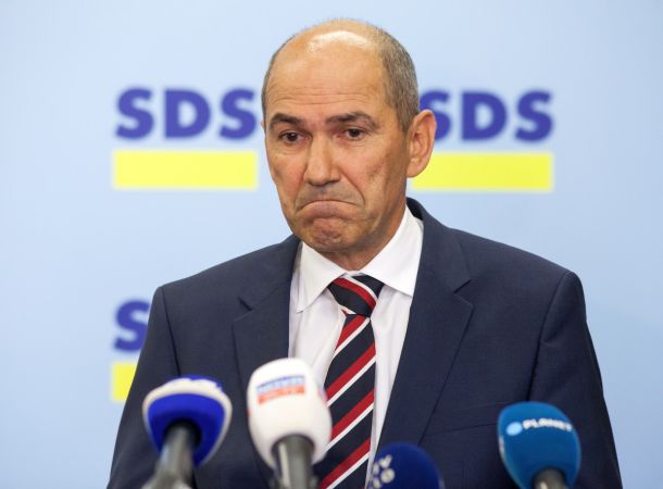 Kaj skrajna desnica v Sloveniji počne že desetletja?