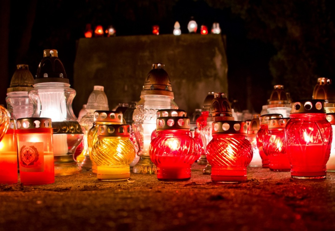 1. november / Število nagrobnih sveč se je skoraj prepolovilo