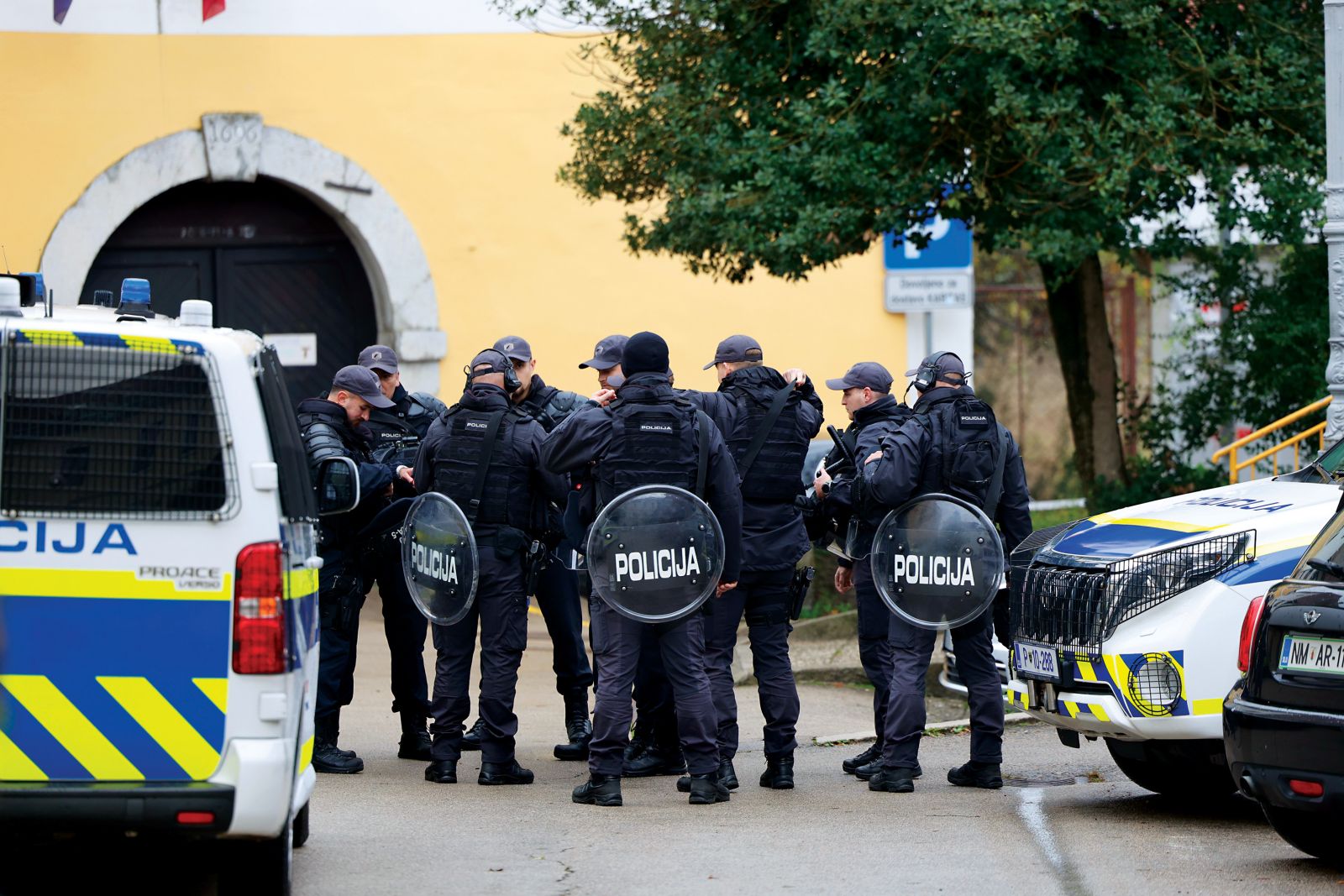 Prihod policije v Novo mesto v nedeljo, 26. oktobra | Borut Krajnc