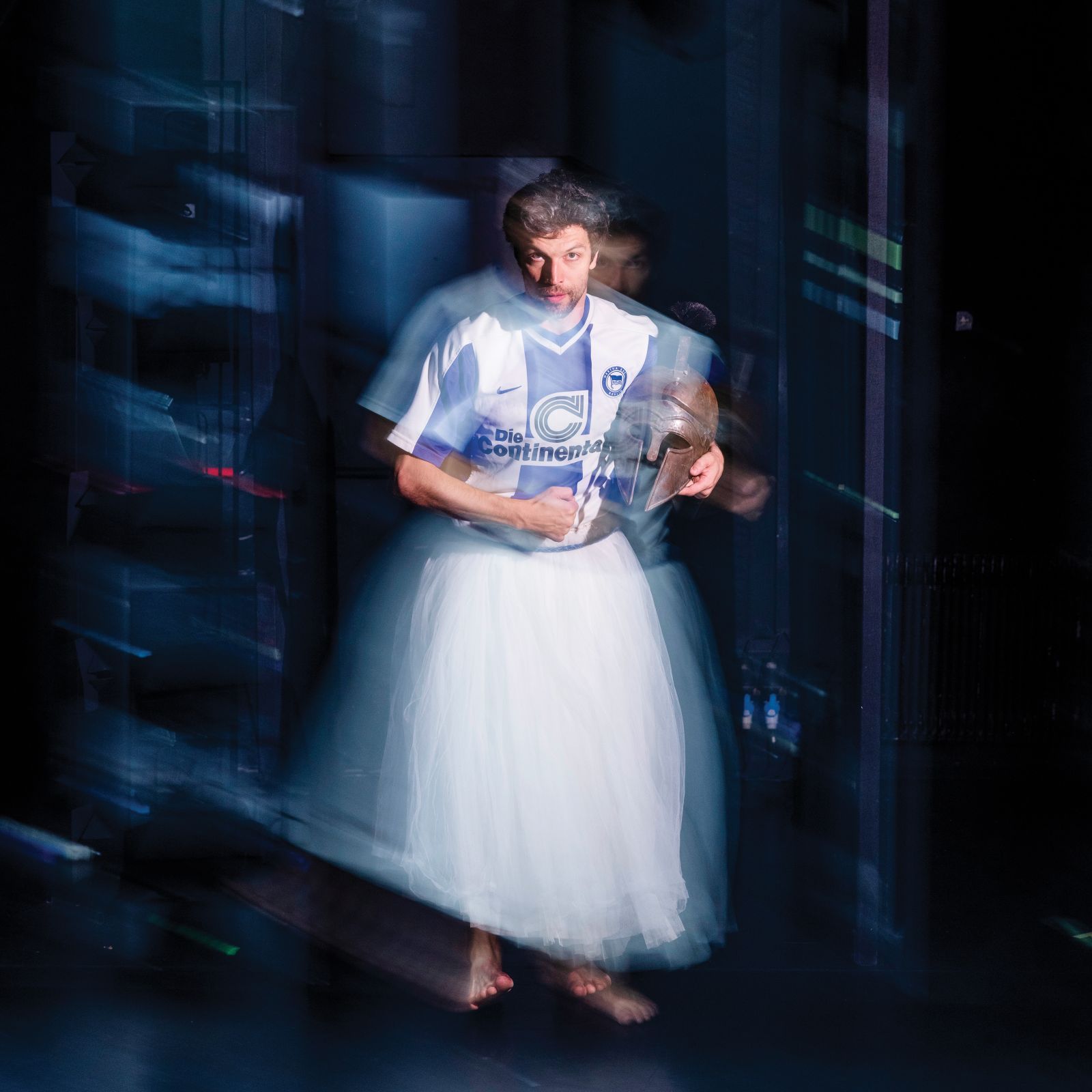 Mattia Cason / Plesalec, koreograf in antropolog, ki skozi gib raziskuje evropsko civilizacijo