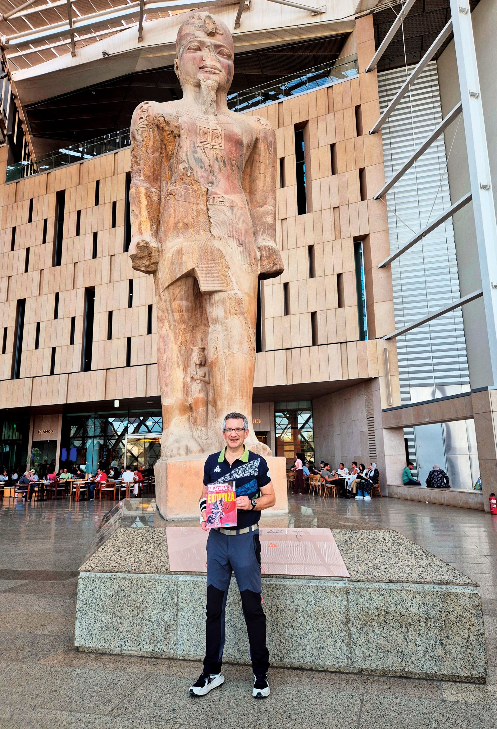 Legendarni olimpionik Rajmond Debevec pred Velikim egipčanskim muzejem, Kairo, Egipt | Andreja