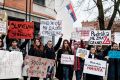 Solidarnost s študenti na protestih v Srbiji pred srbskim veleposlaništvom v Ljubljani