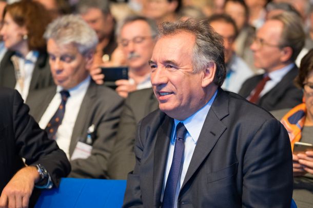 Financiranje kulturnih dejavnosti je tako v skladu z zmanjšanjem proračuna, ki ga je skozi parlament v začetku tedna izsilil predsednik vlade Francois Bayrou