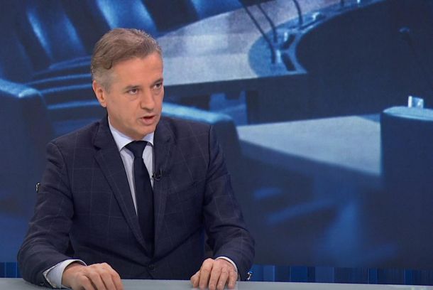 Predsednik vlade Robert Golob v oddaji Odmevi na TV Slovenija