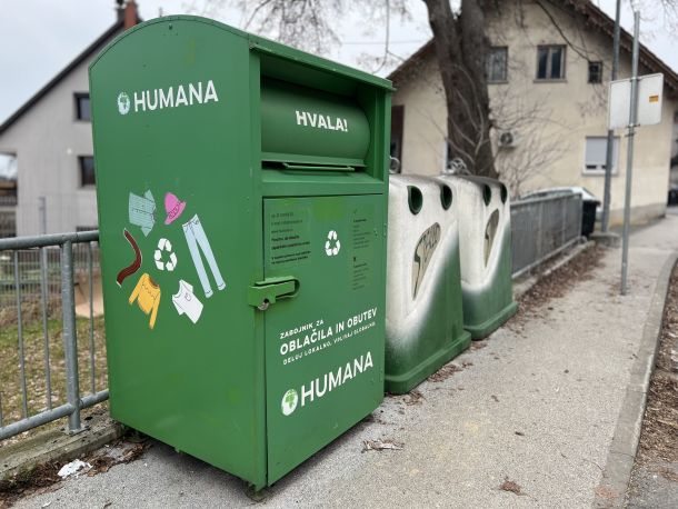 Z novim letom je začela veljati evropska direktiva, ki prepoveduje metanje odpadnih oblek in tekstila v zabojnike za mešane odpadke. Slovenija je ločeno zbiranje tekstila predpisala že daljnega leta 2001.