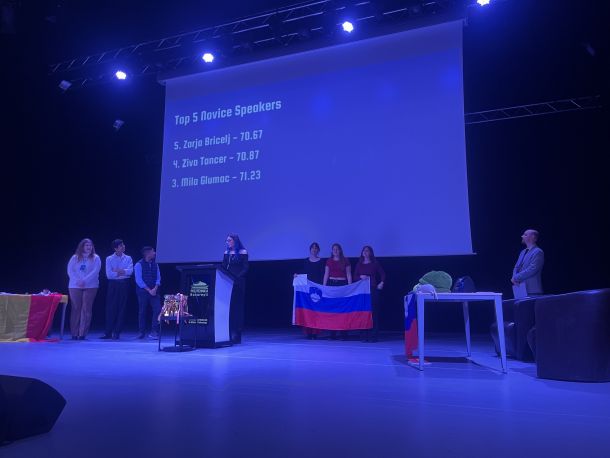 Slovenijo sta zastopali nacionalna ekipa, ki so jo sestavljali Ajda Glavač z Gimnazije in ekonomske srednje šole Trbovlje, Aleks Grof z Dvojezične srednje šole Lendava, Lucija Strniša s I. gimnazije v Celju, Lara Livaković Kočevar z Gimnazije Kranj in Oleksandra Guzenko z Gimnazije Bežigrad pod mentorstvom Roka Hafnerja in Bojane Skrt ter razvojna ekipa Živa Tancer in Katja Gavez z II. gimnazije Maribor, Mila Glumac in Zarja Bricelj z Gimnazije Bežigrad pod mentorstvom Jerneje Logaj.