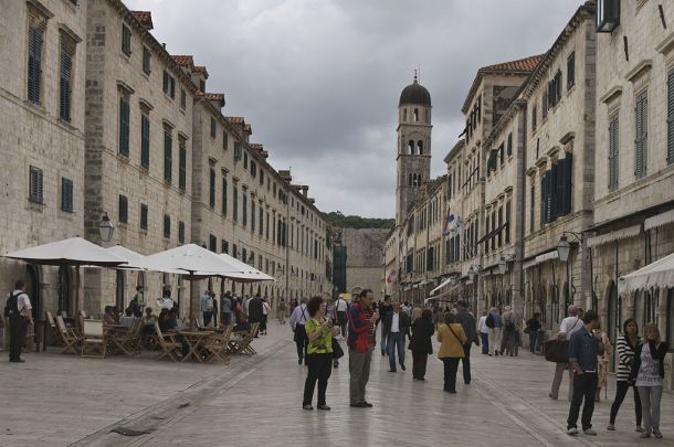 Med posameznimi mesti je bil najbolj obiskan Dubrovnik s 4,2 milijona nočitev