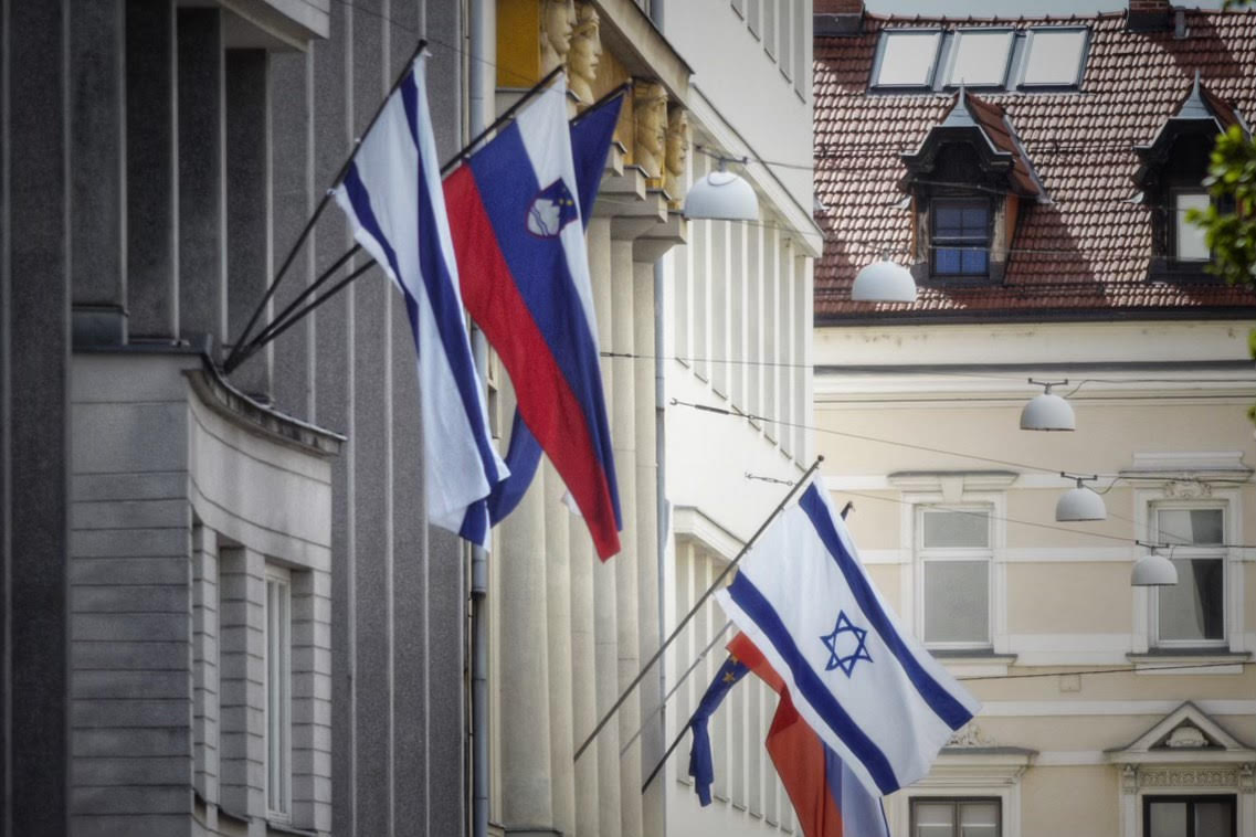 »Tej zločinski državi bo Slovenija prodajala orožje«