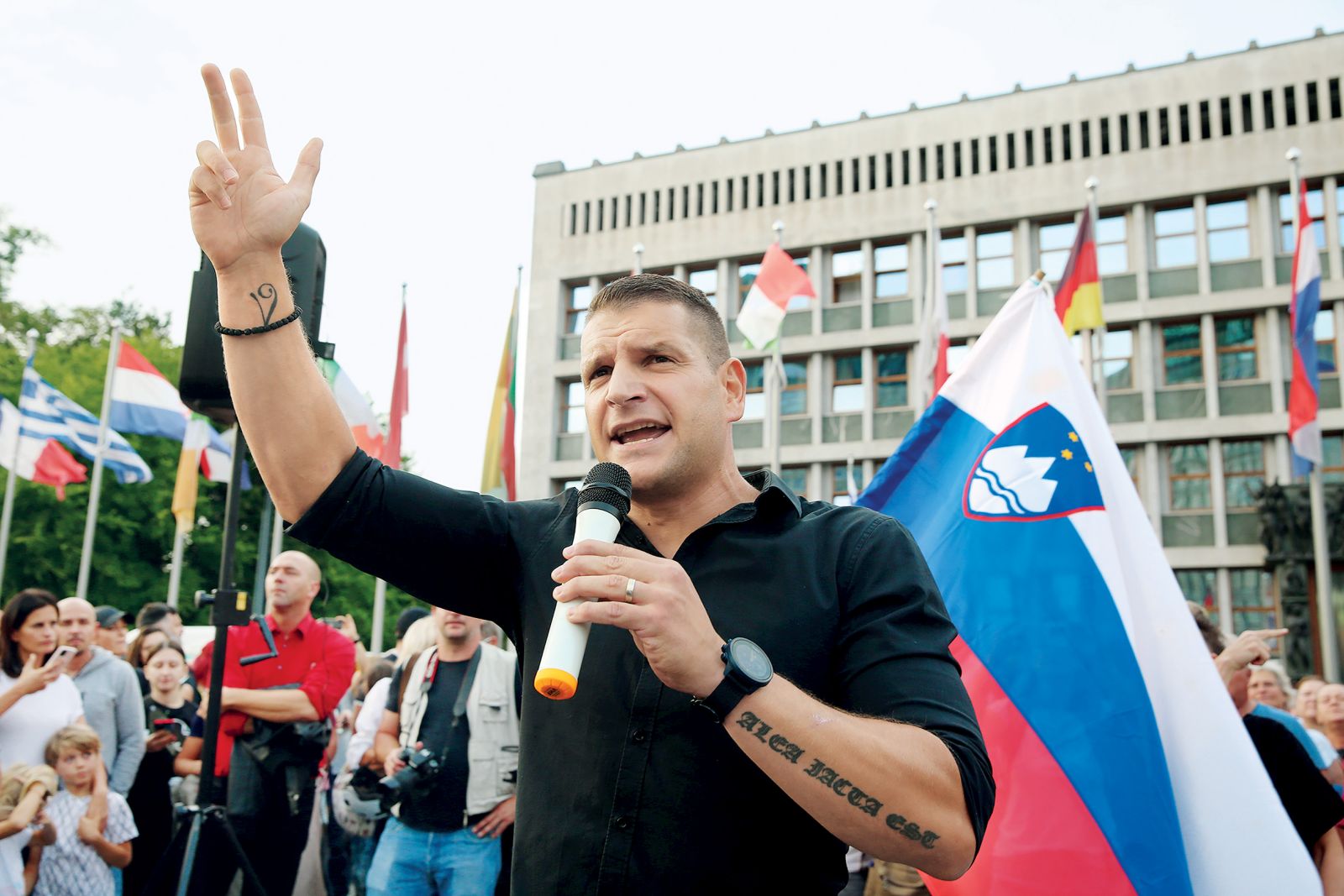 »Stevanović srbski nacionalizem v Sloveniji prodaja pod krinko domoljubja«