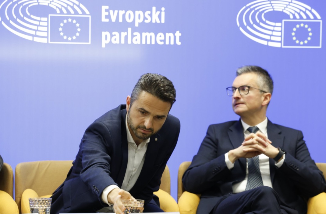 Bo Evropski parlament Toninu odvzel imuniteto?