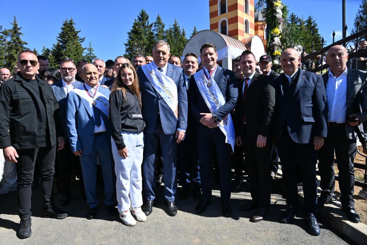 Stevanović skupaj z Dodikom