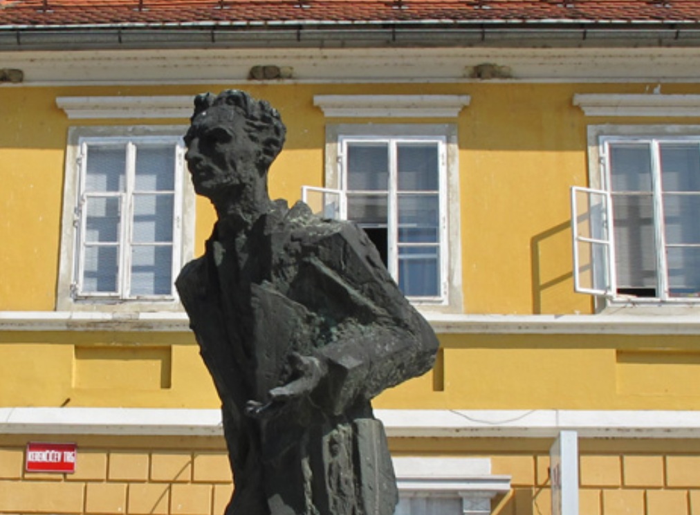 Župan iz vrst SDS želi umakniti kip narodnega heroja