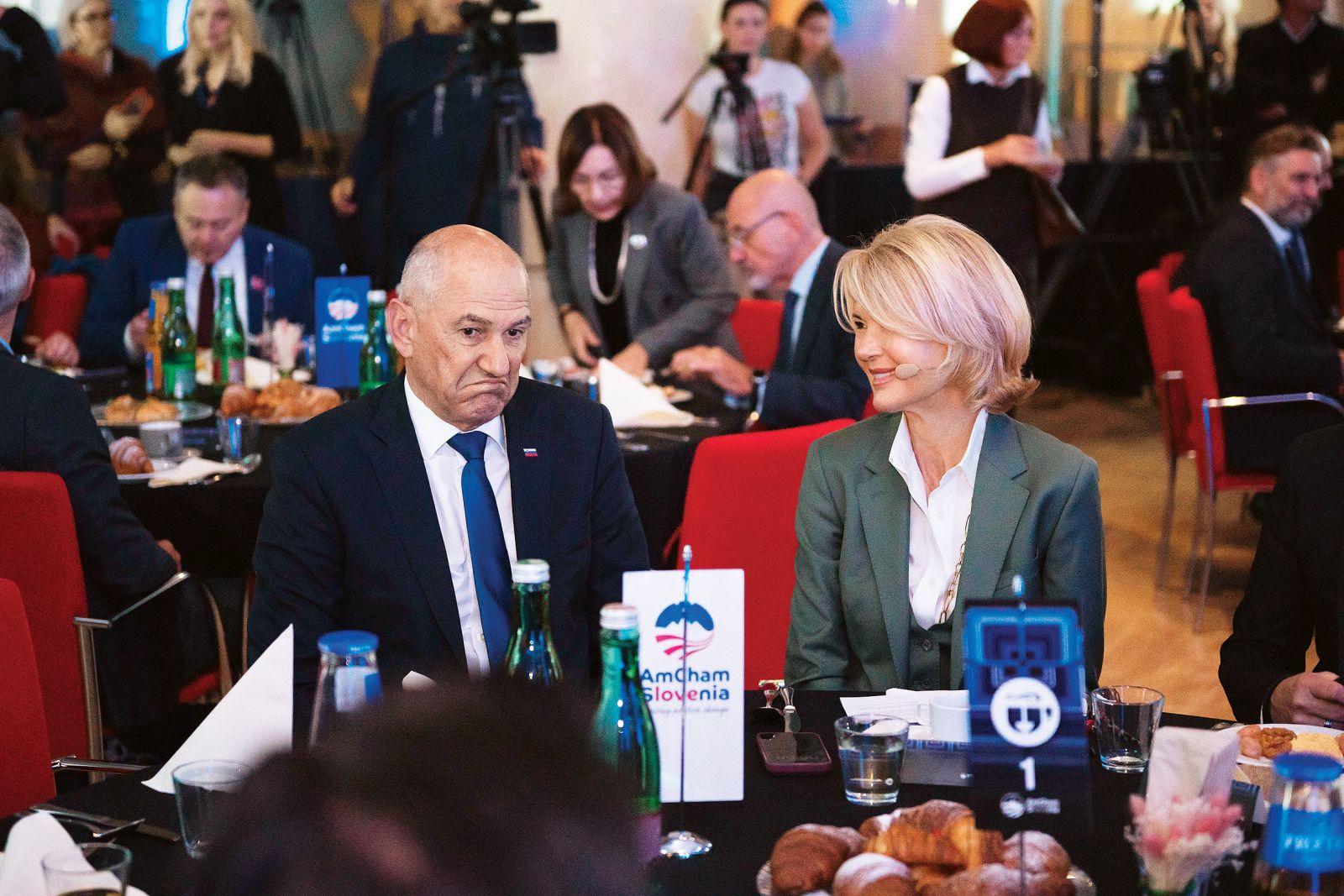 Janez Janša na poslovnem zajtrku Ameriške gospodarske zbornice v Sloveniji dva dneva po grenkem porazu | Katarina Kolenc