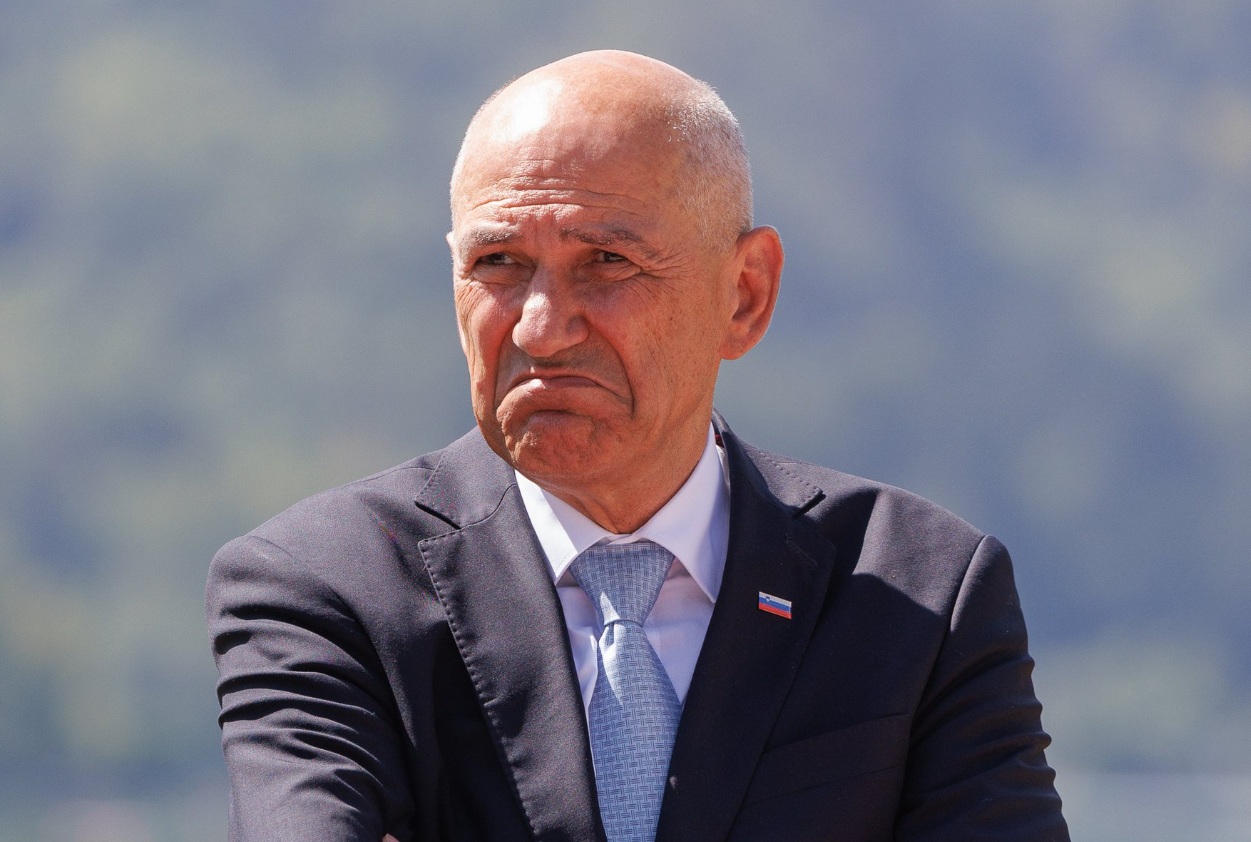 Janša od novih srbskih oblasti želi arhive Udbe