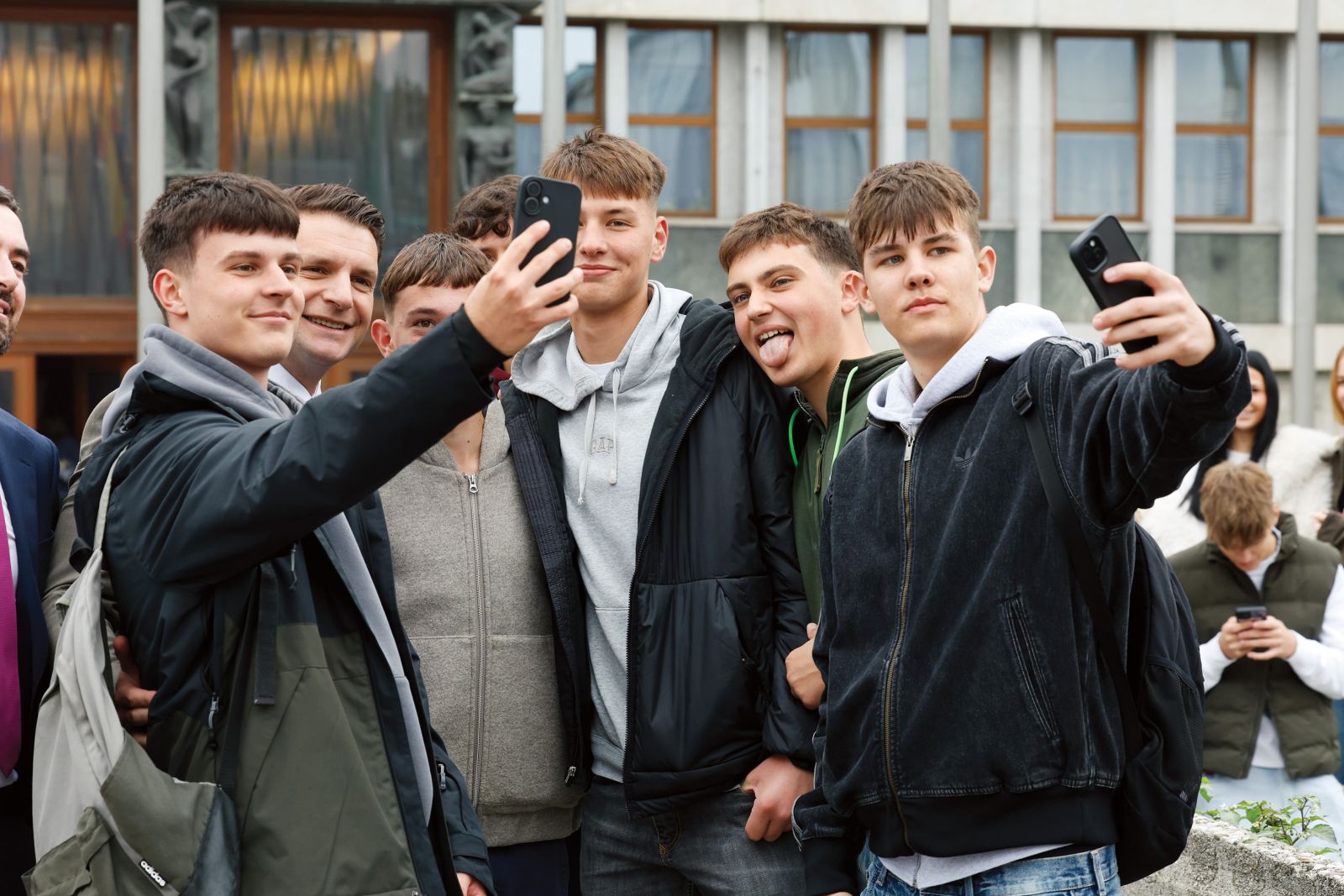 Foto tedna Selfi s predsednikom stranke Resnica: Zoranom Stevanovićem ob predstavitvi županskega kandidata za Ljubljano Foto: Borut Krajnc | Borut Krajnc