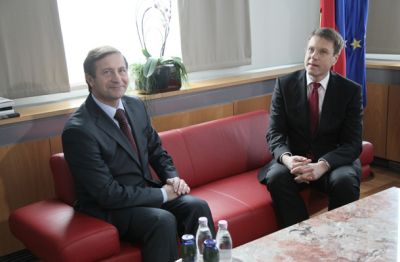 Zunanji minister Erjavec in njegov predhodnik Samuel Žbogar